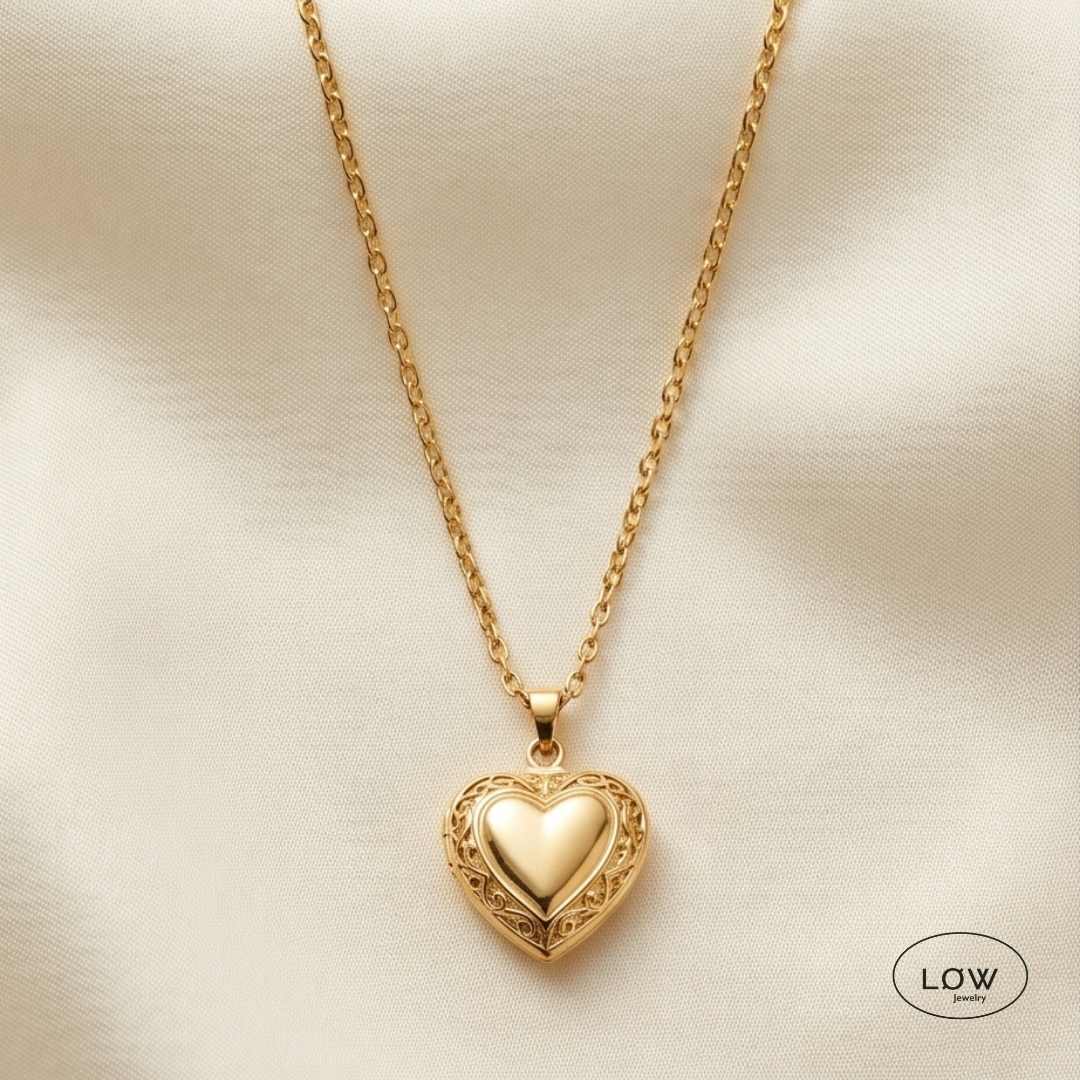 Halssmykke Minimal Heart Locket Necklace Gold smykke LØW Jewelry