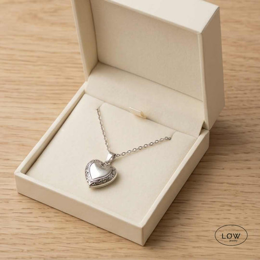 Halssmykke Minimal Heart Locket Necklace Silver Smykke LØW Jewelry