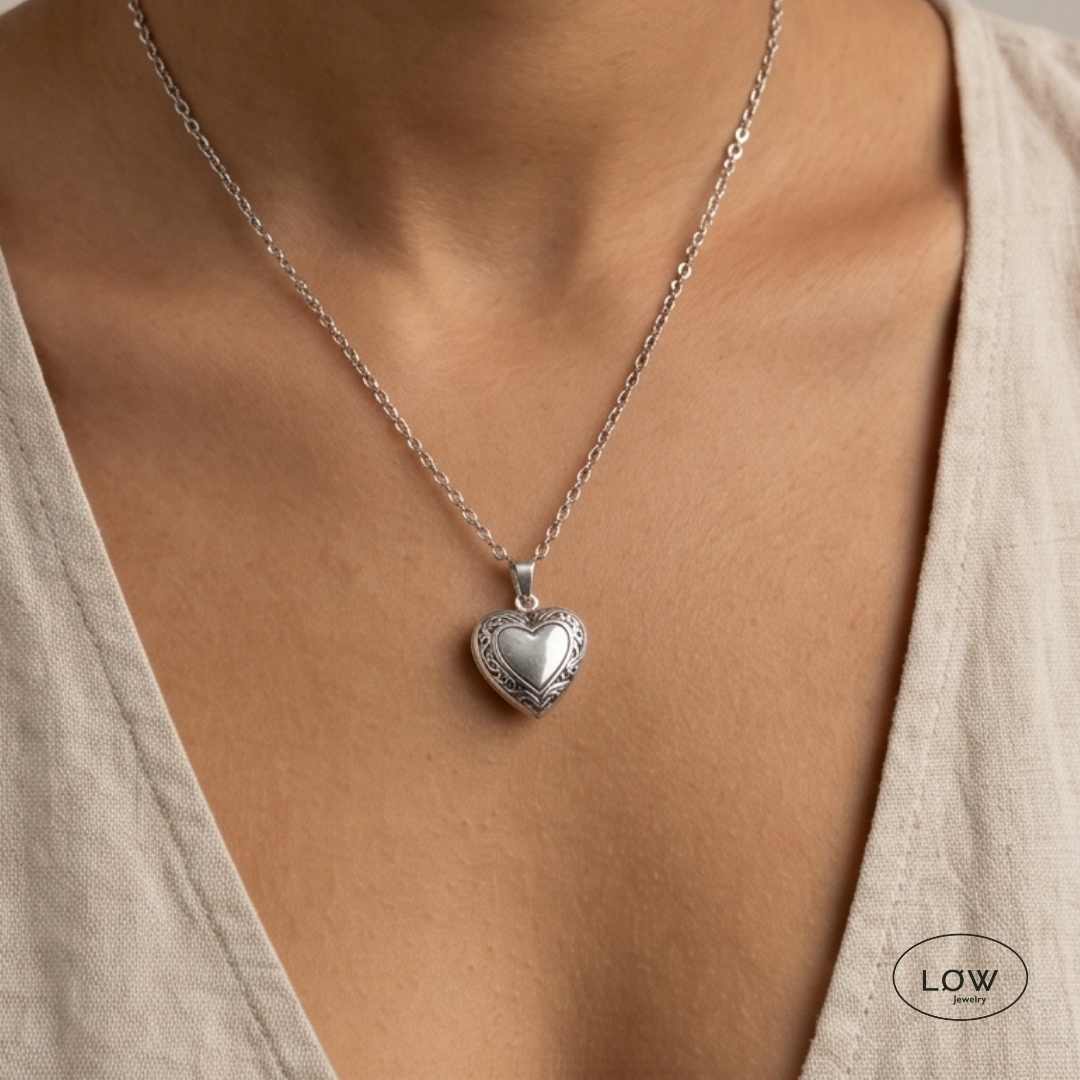 Halssmykke Minimal Heart Locket Necklace Silver Smykke LØW Jewelry