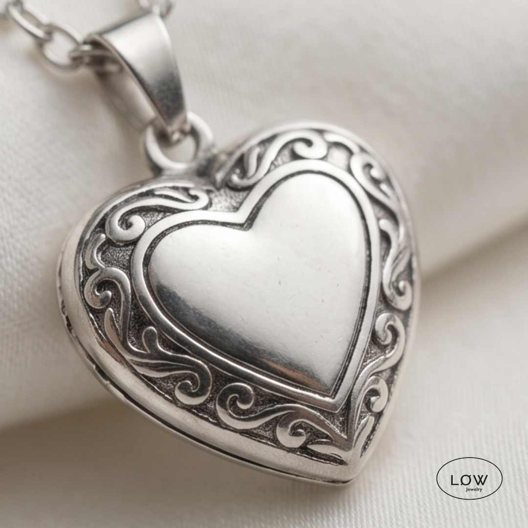 Halssmykke Minimal Heart Locket Necklace Silver Smykke LØW Jewelry