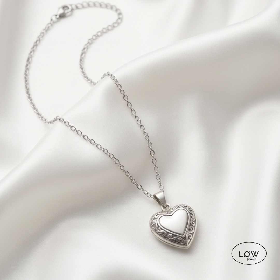 Halssmykke Minimal Heart Locket Necklace Silver Smykke LØW Jewelry