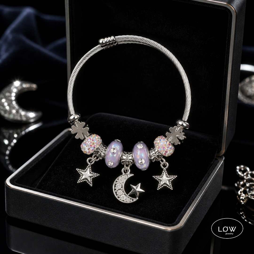 Moon & Star Charms Bracelet Cuff – charms armbånd med måne, stjerne og zirconia lilla LØW Jewelry