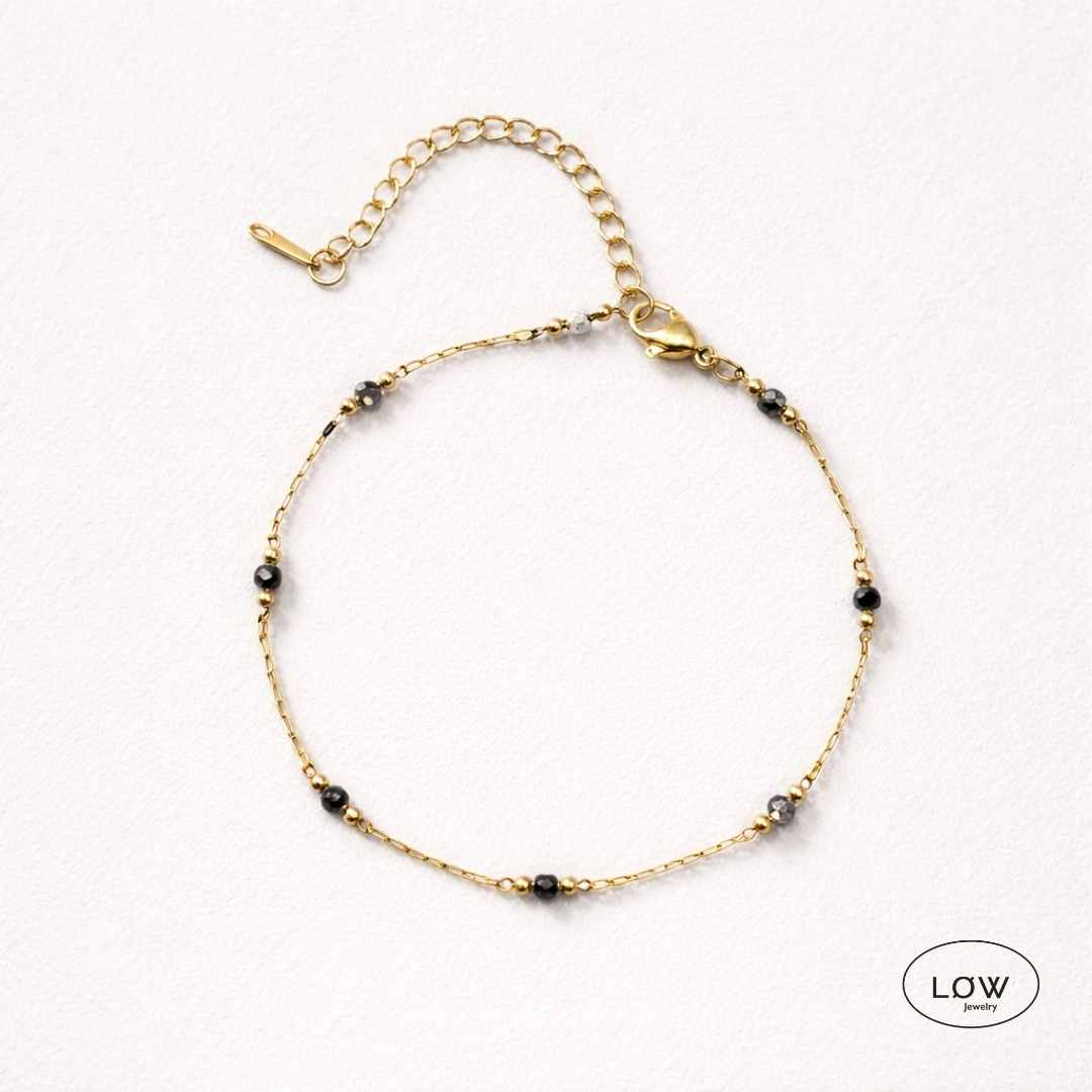Noir Bead Chain Bracelet Gold – gullarmbånd med svarte perler