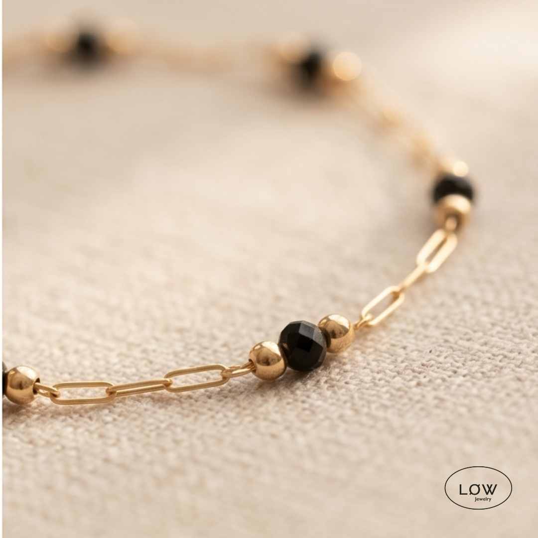 Noir Bead Chain Bracelet Gold – gullarmbånd med svarte perler