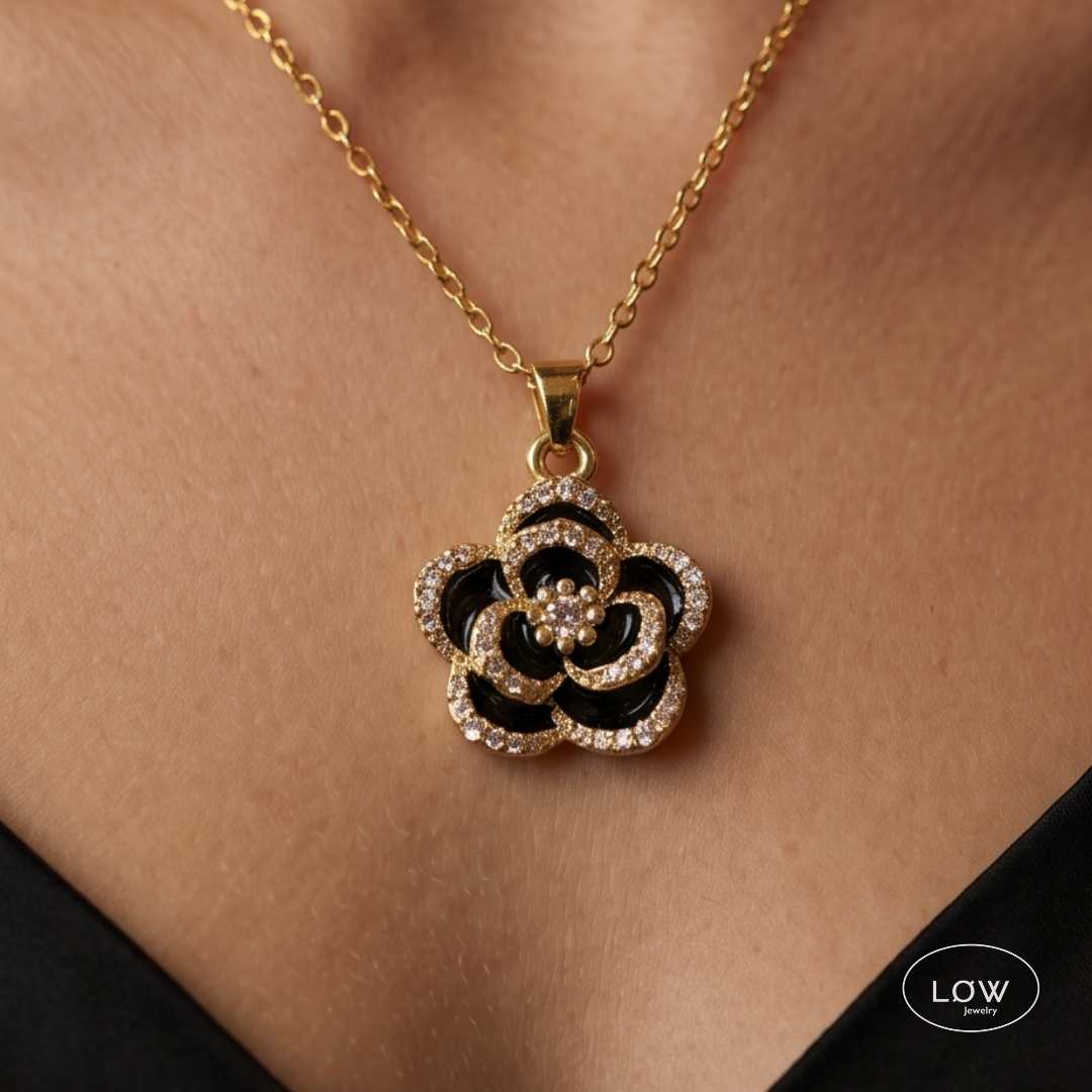 Noir Rose Necklace Gold | Sort rose halskjede dame halssmykke LØW Jewelry