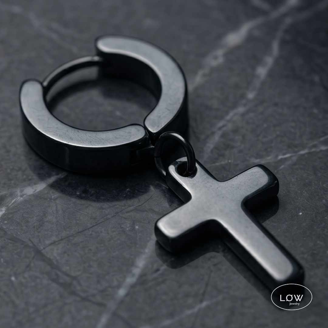 Obsidian Cross Hoop Earring Black fra LØW Jewelry ørering med kors