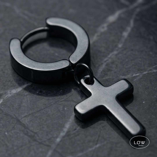 Obsidian Cross Hoop Earring Black fra LØW Jewelry ørering med kors