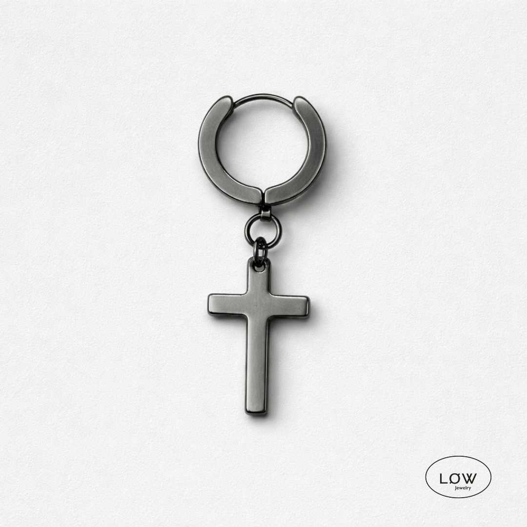 Obsidian Cross Hoop Earring Black fra LØW Jewelry ørering med kors