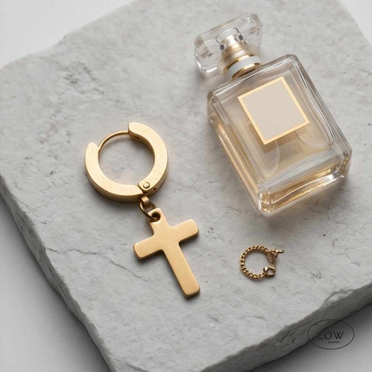 Obsidian Cross Hoop Earring Gold fra LØW Jewelry ørering med kors