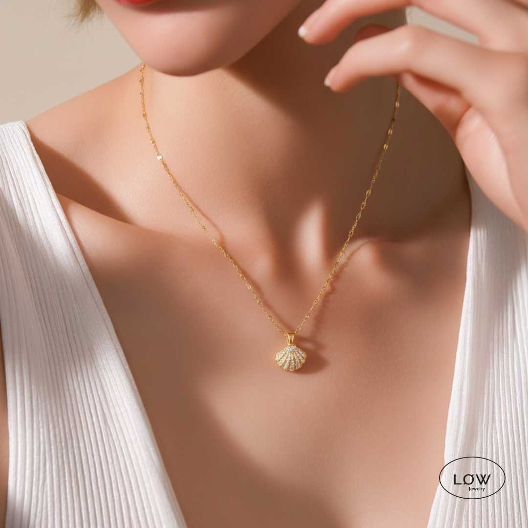 Ocean Pearl Locket Necklace fra LØW Jewelry stainless steel