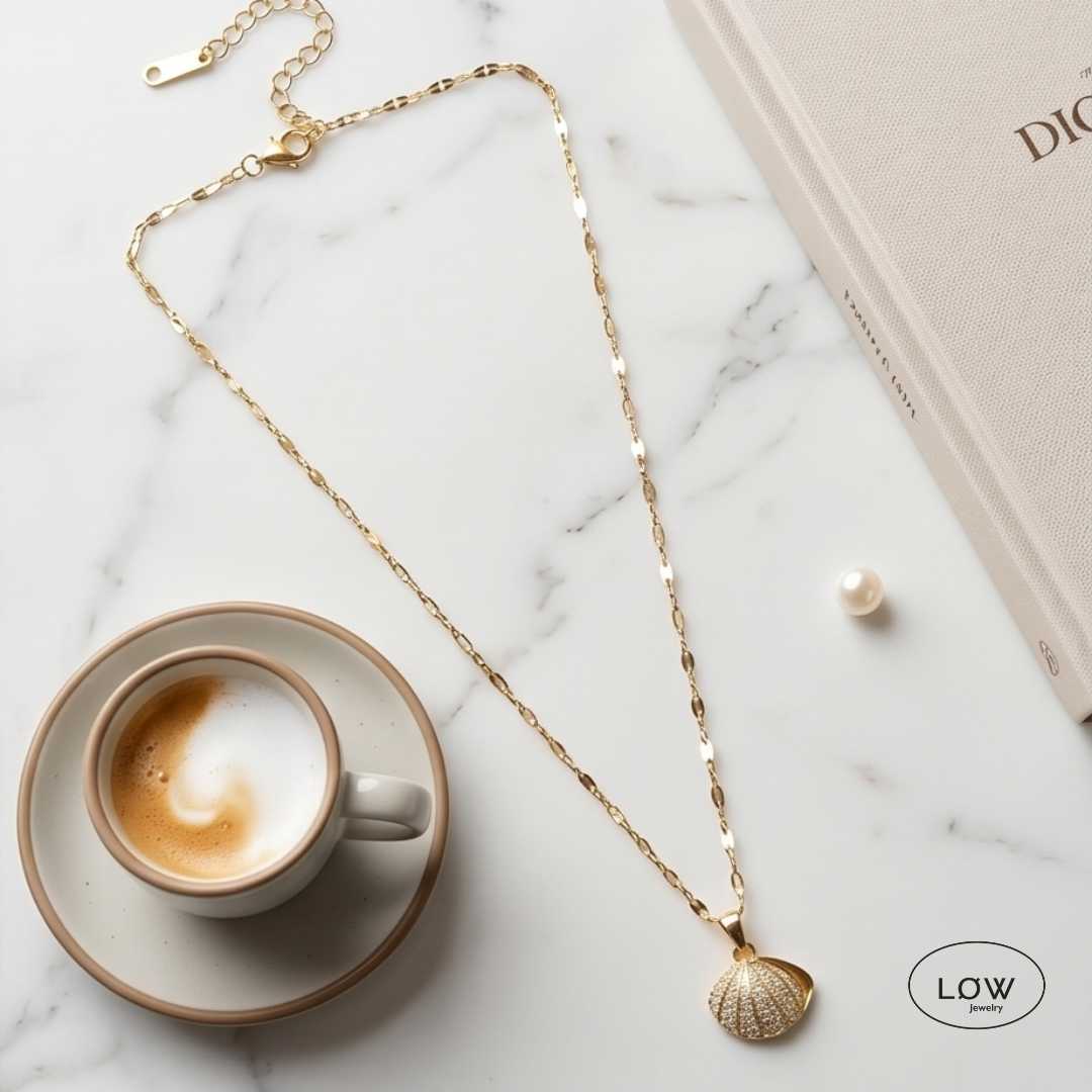 Ocean Pearl Locket Necklace fra LØW Jewelry stainless steel
