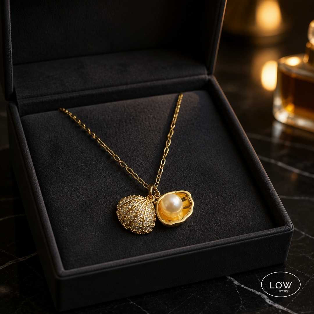 Ocean Pearl Locket Necklace fra LØW Jewelry stainless steel