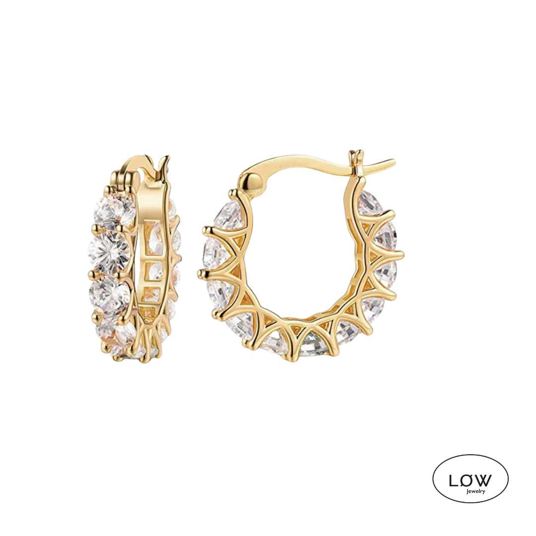 Aurora Pavé Huggie Hoops Gold fra LØW Jewelry