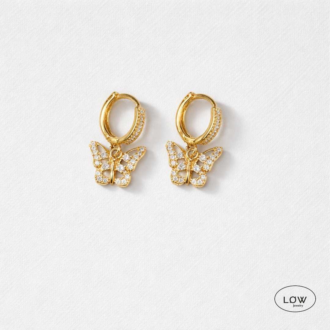 Papillon Charm Hoop Earrings Gold fra LØW Jewelry øreringer