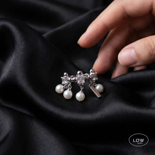 Pearl Charm Dangle Open Ring justerbar charms ring LØW Jewelry