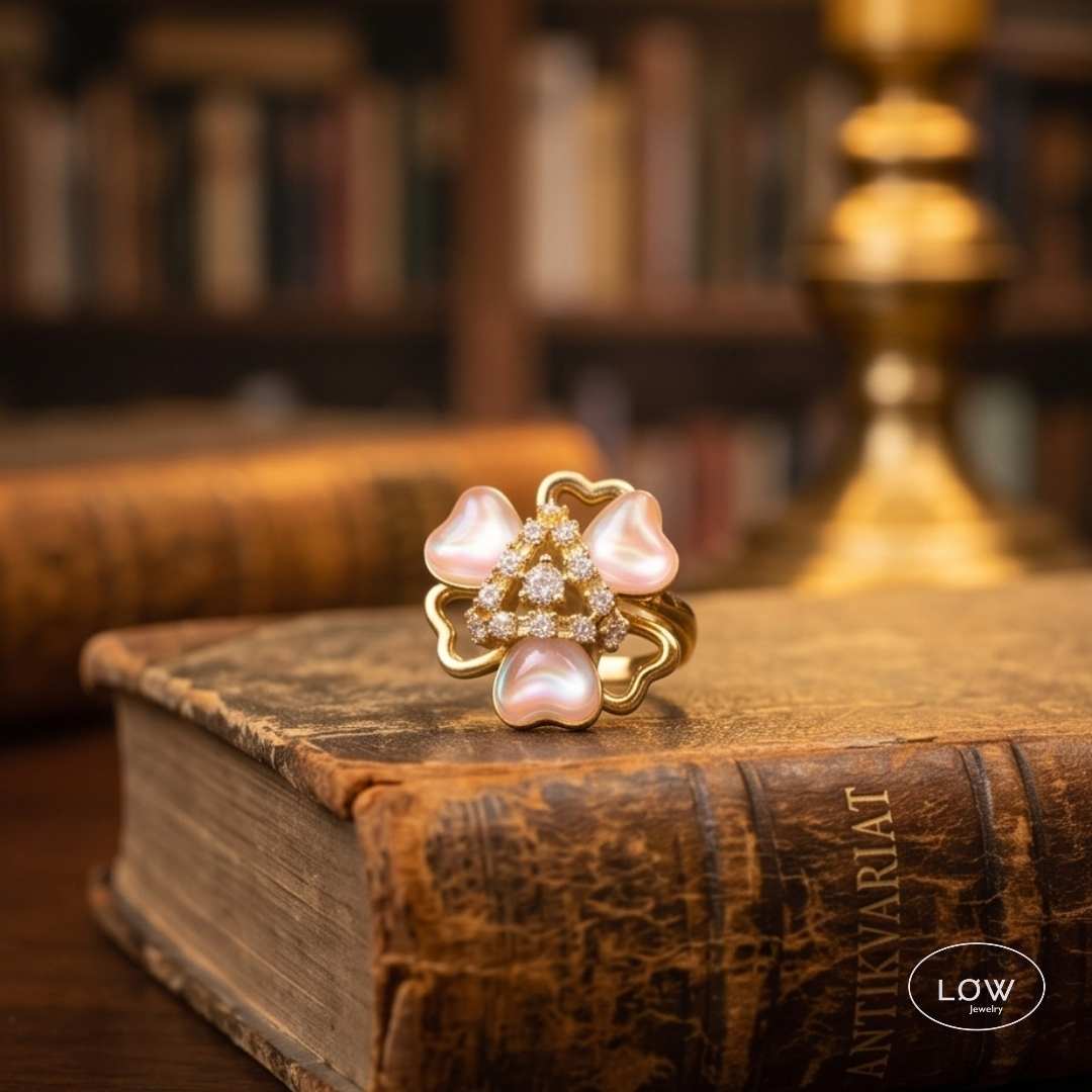 Pearl Shell Flower Spinner Ring Gold fra LØW Jewelry fidget stressring
