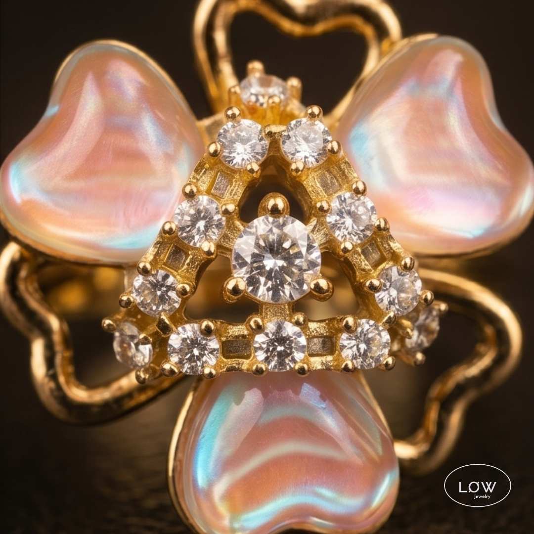 Pearl Shell Flower Spinner Ring Gold fra LØW Jewelry fidget stressring