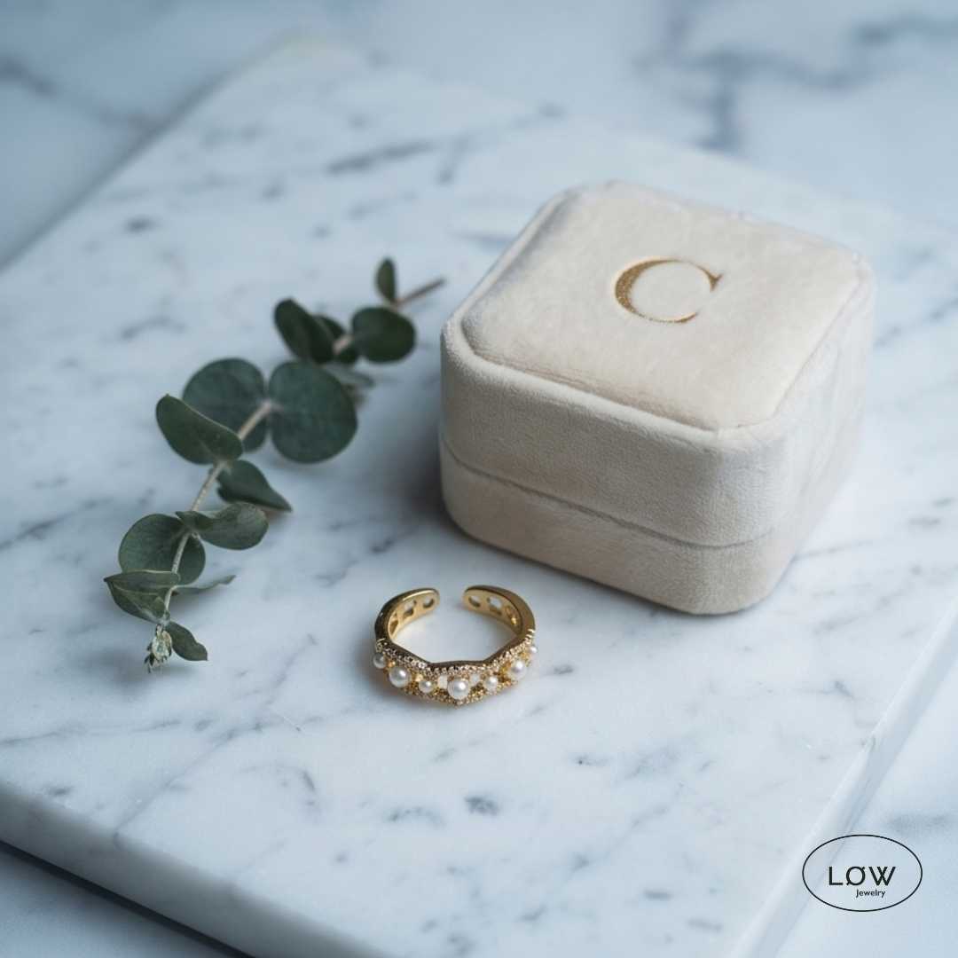 Perla Lumière Open Ring Gold fra LØW Jewelry