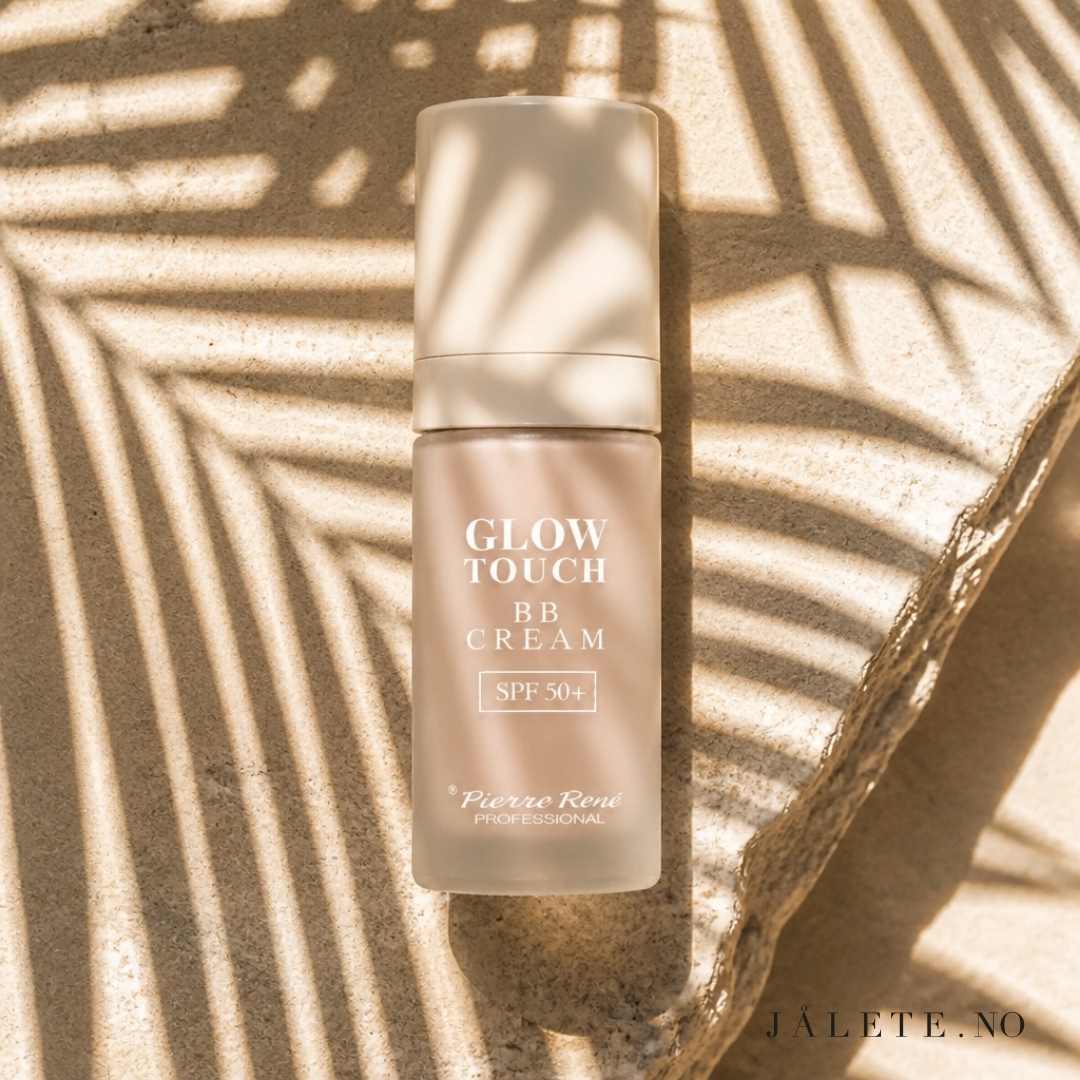 Pierre René Glow Touch BB Cream SPF 50 gir lett dekkevne, jevnere hudtone og naturlig glød. Vegansk, ikke-komedogen og i tre nyanser.