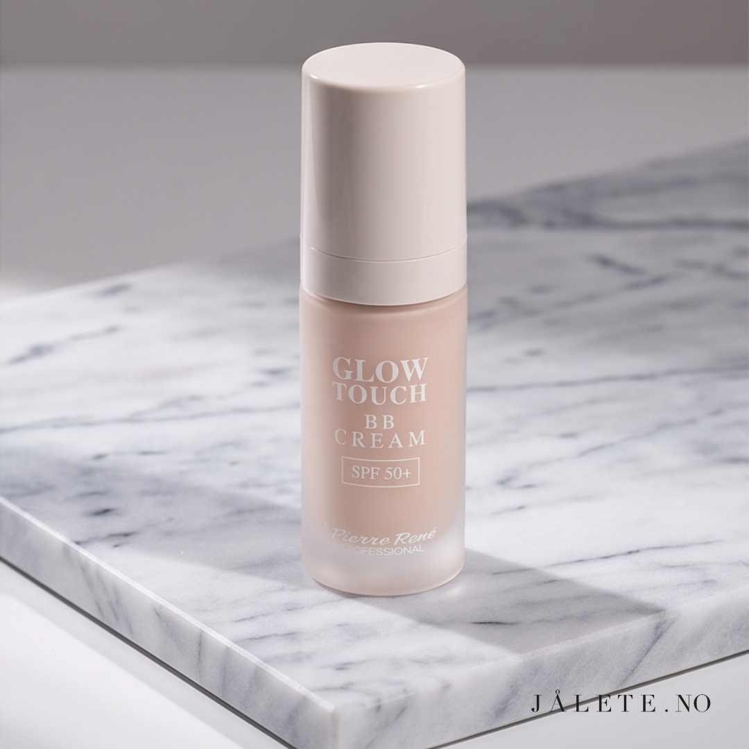 Pierre René Glow Touch BB Cream SPF 50 gir lett dekkevne, jevnere hudtone og naturlig glød. Vegansk, ikke-komedogen og i tre nyanser.