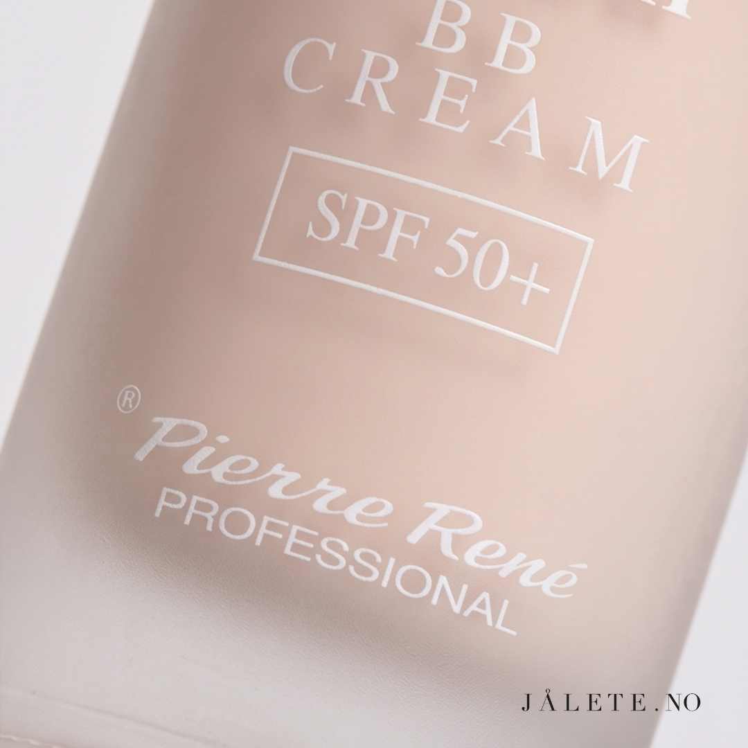 Pierre René Glow Touch BB Cream SPF 50 gir lett dekkevne, jevnere hudtone og naturlig glød. Vegansk, ikke-komedogen og i tre nyanser.