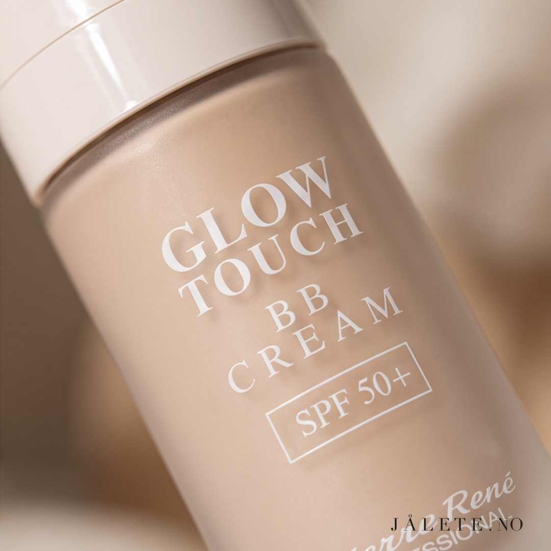 Pierre René Glow Touch BB Cream SPF 50 gir lett dekkevne, jevnere hudtone og naturlig glød. Vegansk, ikke-komedogen og i tre nyanser.