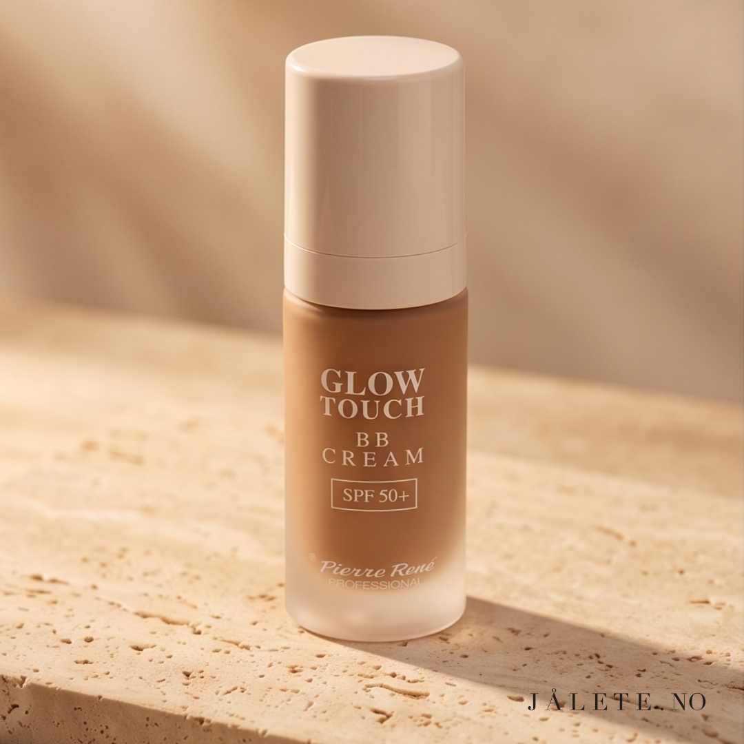 Pierre René Glow Touch BB Cream SPF 50 gir lett dekkevne, jevnere hudtone og naturlig glød. Vegansk, ikke-komedogen og i tre nyanser.