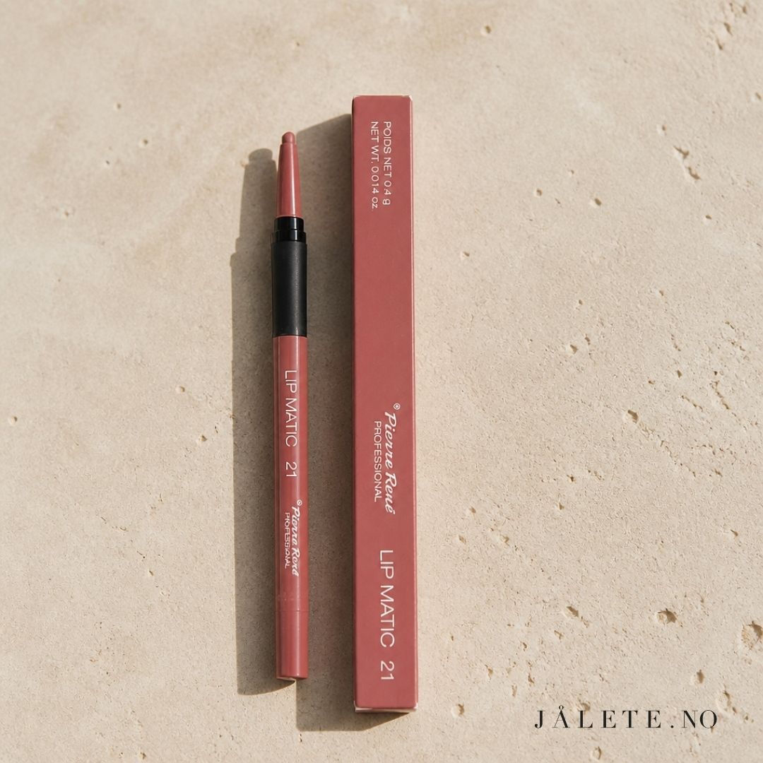  Pierre René Lip Matic Lipliner er en vannfast lipliner i twist-format (ingen spissing) som gir presis definisjon og bedre hold under gloss eller lip oil.
