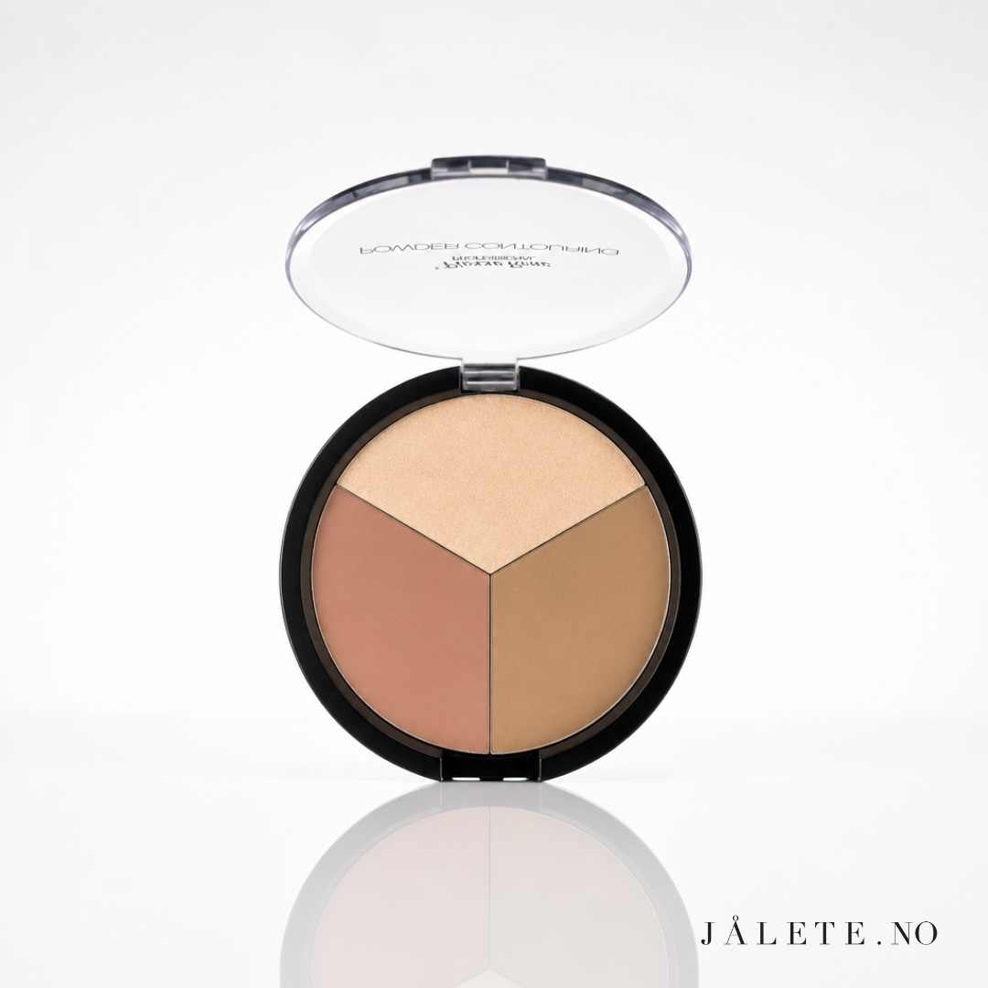 Multifunksjonell contouring-palett med bronzer, blush og highlighter. Høyt pigmentert, lett å blende og svært drøy. Made in EU.