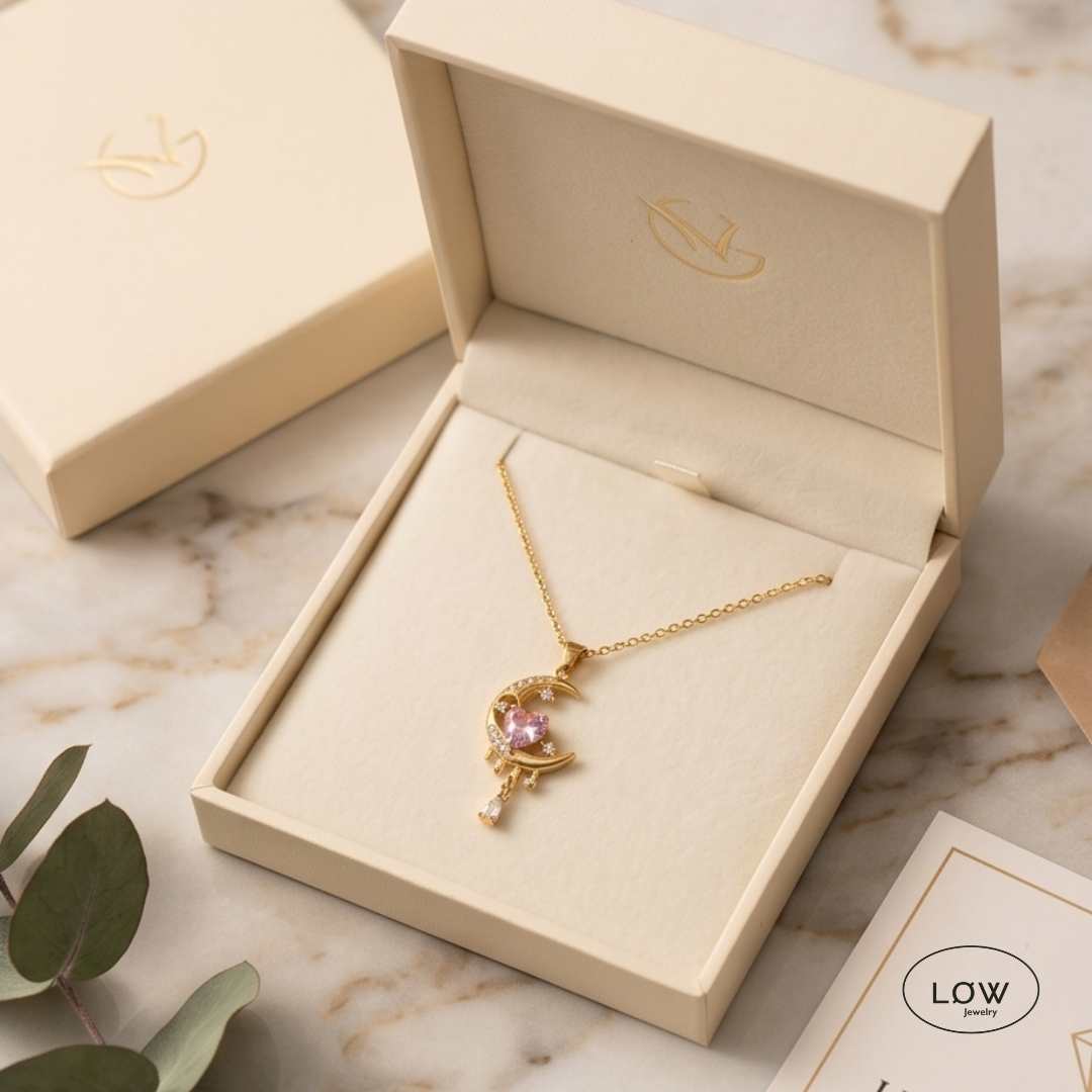 Smykke Pink Moon Heart Necklace Gold halssmykke LØW Jewelry