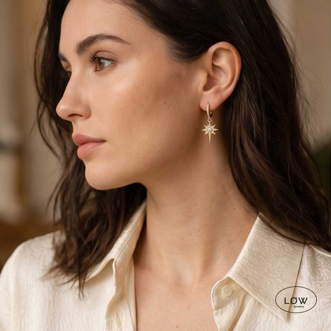 Polaris Star Charm Hoop Earrings Gold fra LØW Jewelry øreringer