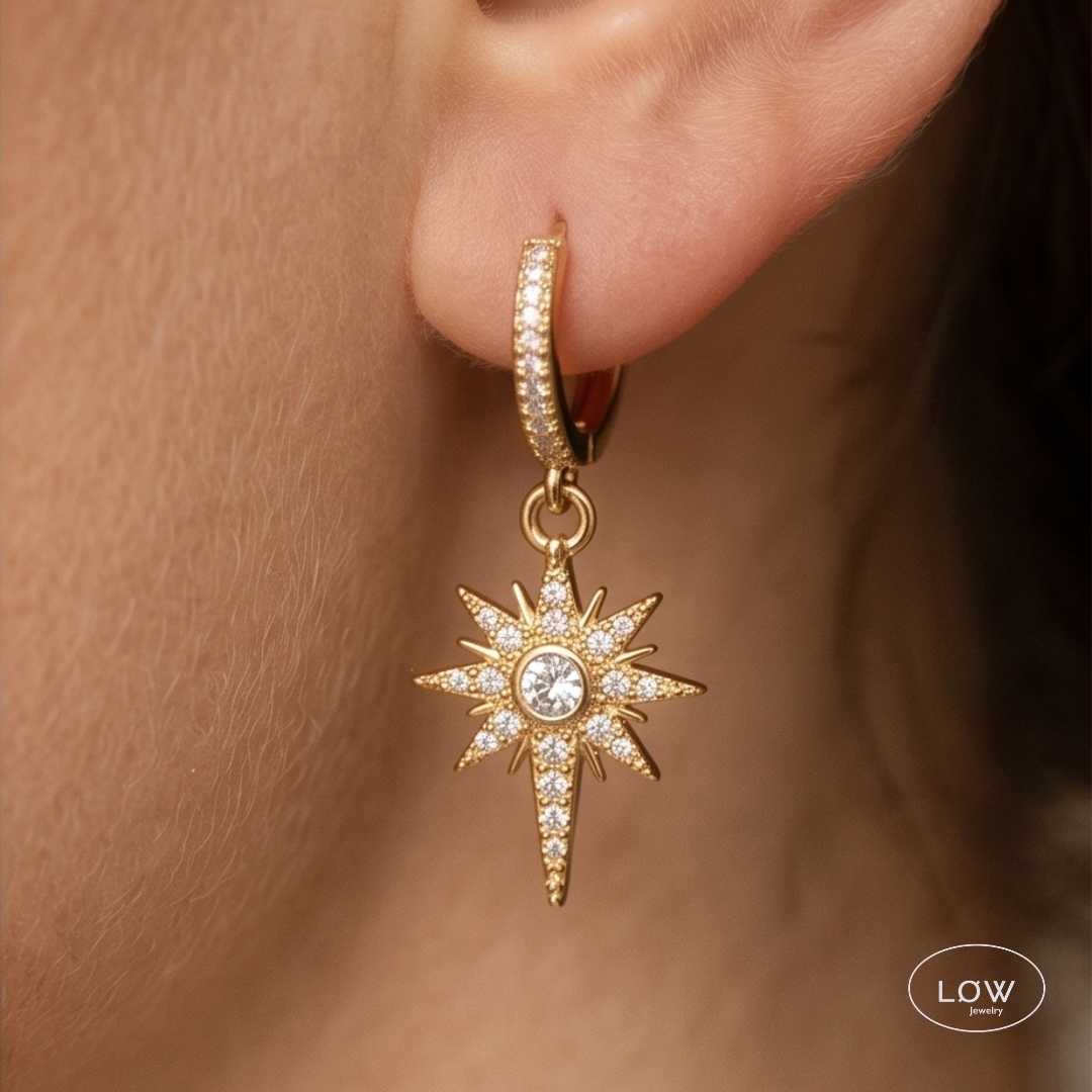 Polaris Star Charm Hoop Earrings Gold fra LØW Jewelry øreringer