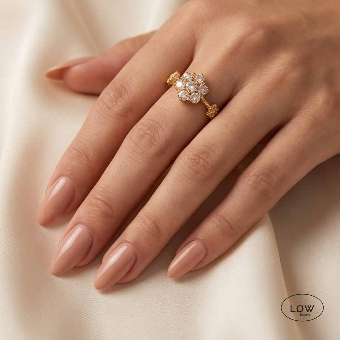 Romantic Flower Adjustable Ring Gold fra LØW Jewelry justerbare open rings med zircon stener