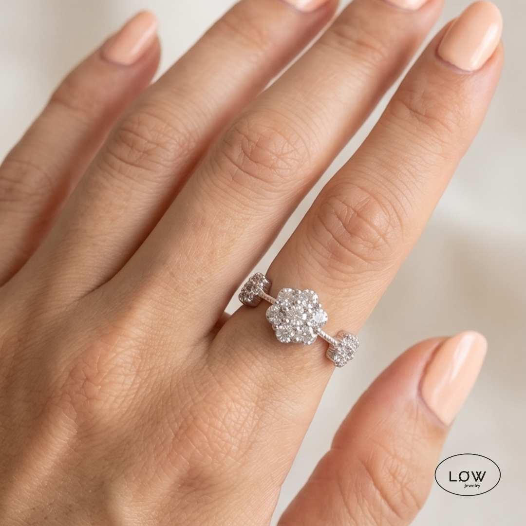 Romantic Flower Adjustable Ring Silver fra LØW Jewelry open ring