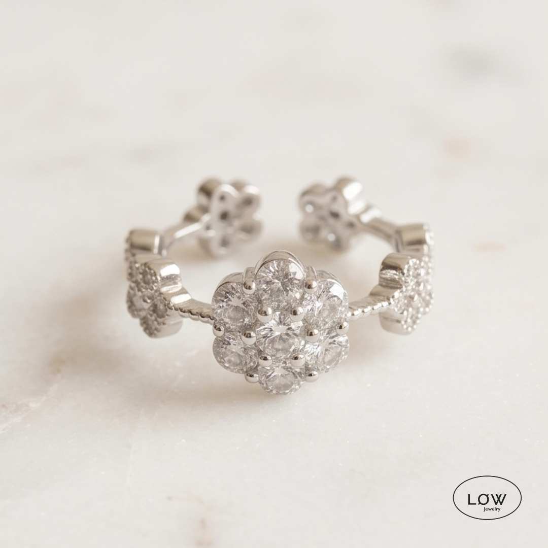 Romantic Flower Adjustable Ring Silver fra LØW Jewelry open ring