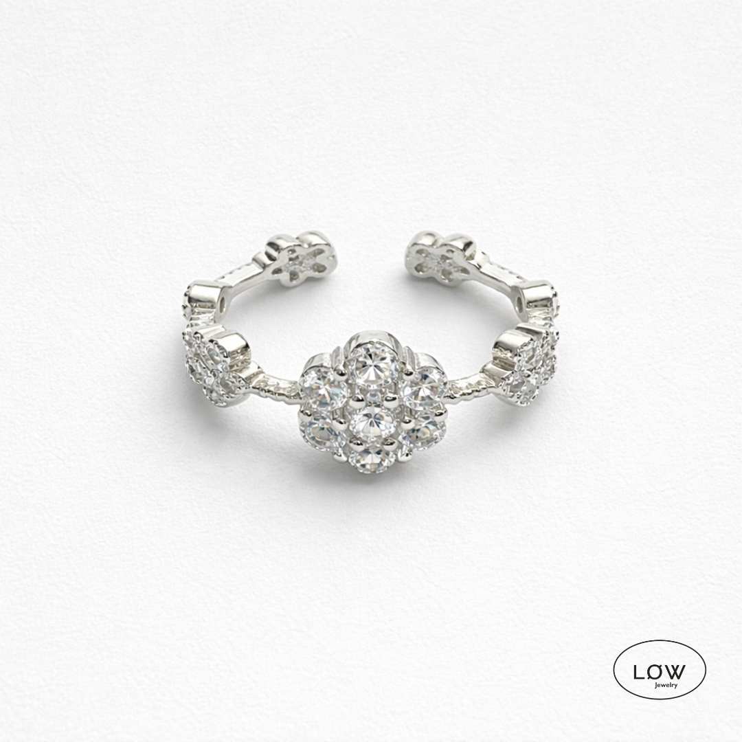 Romantic Flower Adjustable Ring Silver fra LØW Jewelry open ring