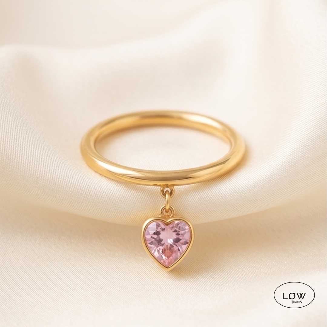 Rosalie Heart Charm Ring fra LØW Jewelry stainless steel platet 18K gold