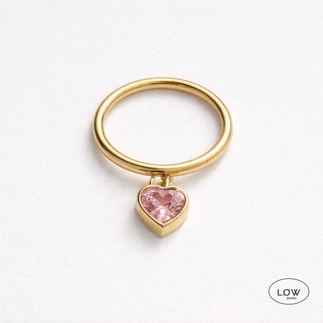 Rosalie Heart Charm Ring fra LØW Jewelry stainless steel platet 18K gold