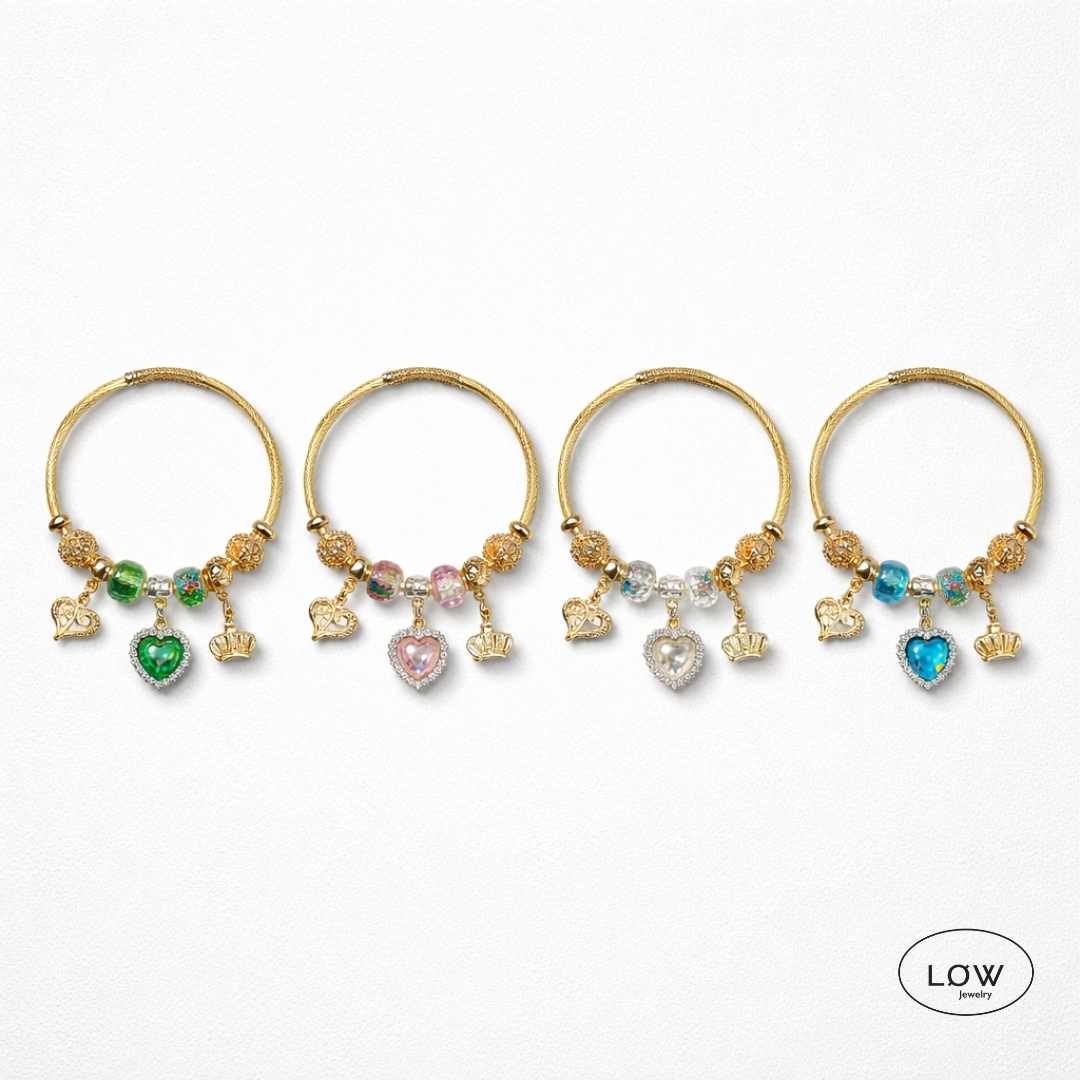 Royal Heart Charm Bracelet Gold fra LØW Jewelry ferdig fylt charms arbånd
