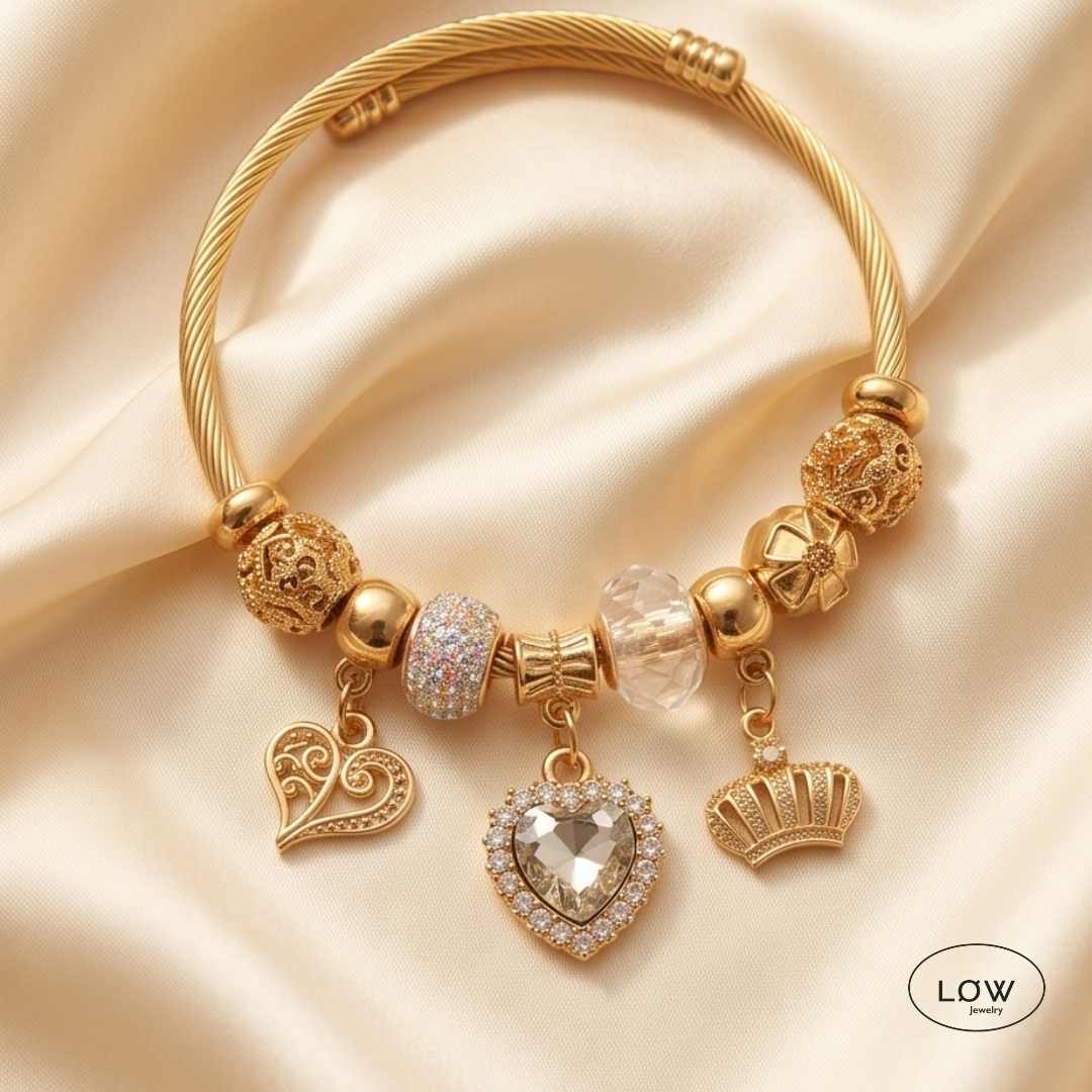 Royal Heart Charm Bracelet Gold fra LØW Jewelry ferdig fylt charms arbånd