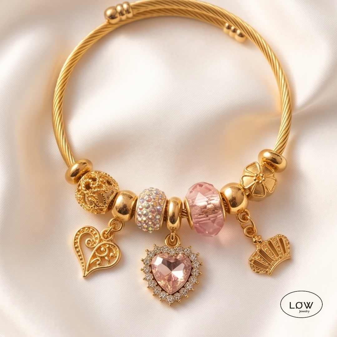 Royal Heart Charm Bracelet Gold fra LØW Jewelry ferdig fylt charms arbånd