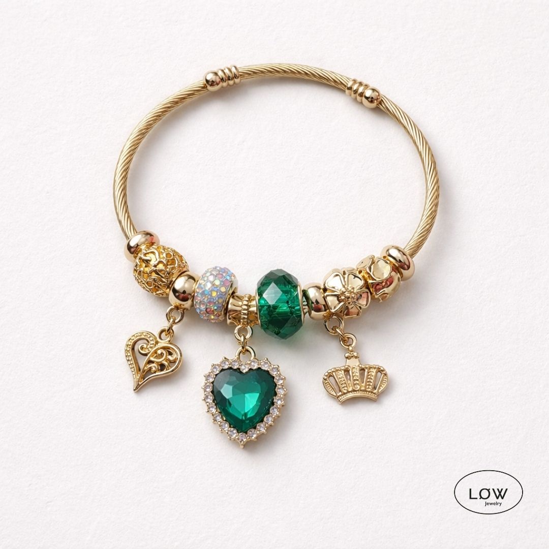 Royal Heart Charm Bracelet Gold fra LØW Jewelry ferdig fylt charms arbånd