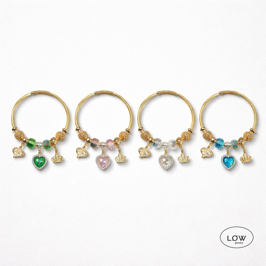 Royal Heart Charm Bracelet Gold fra LØW Jewelry ferdig fylt charms arbånd