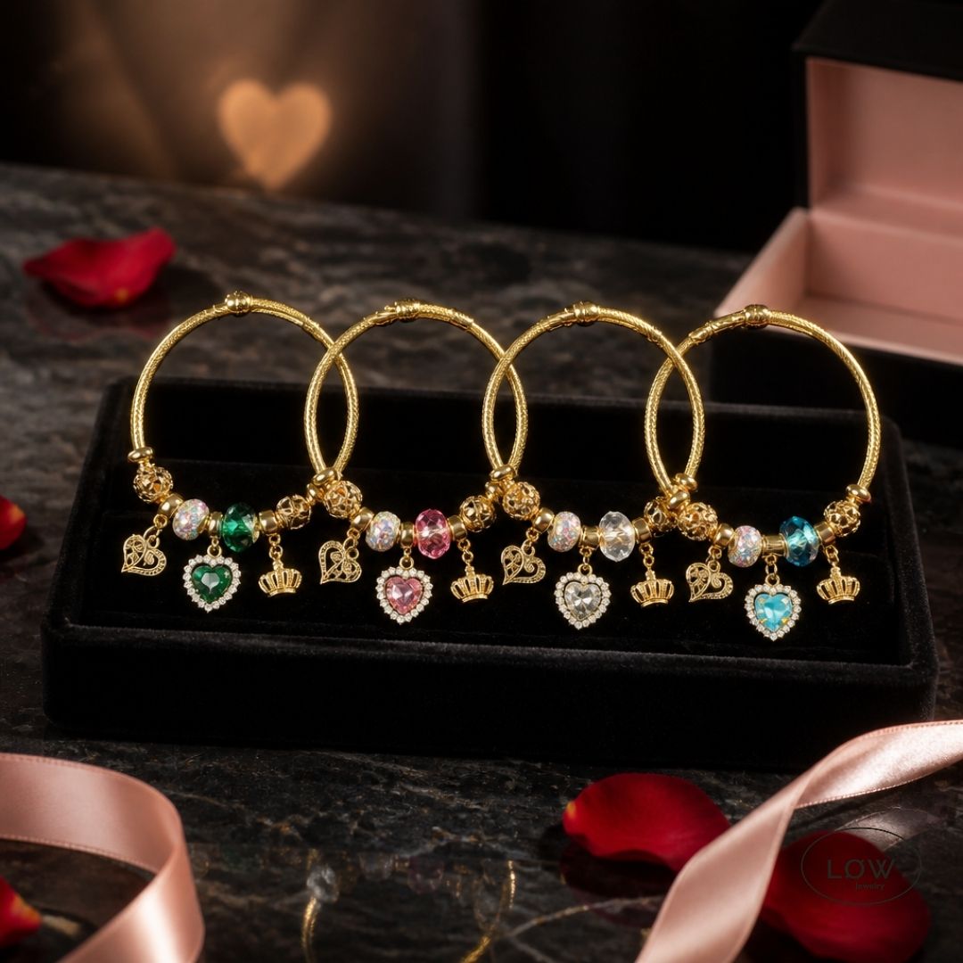 Royal Heart Charm Bracelet Gold fra LØW Jewelry ferdig fylt charms arbånd