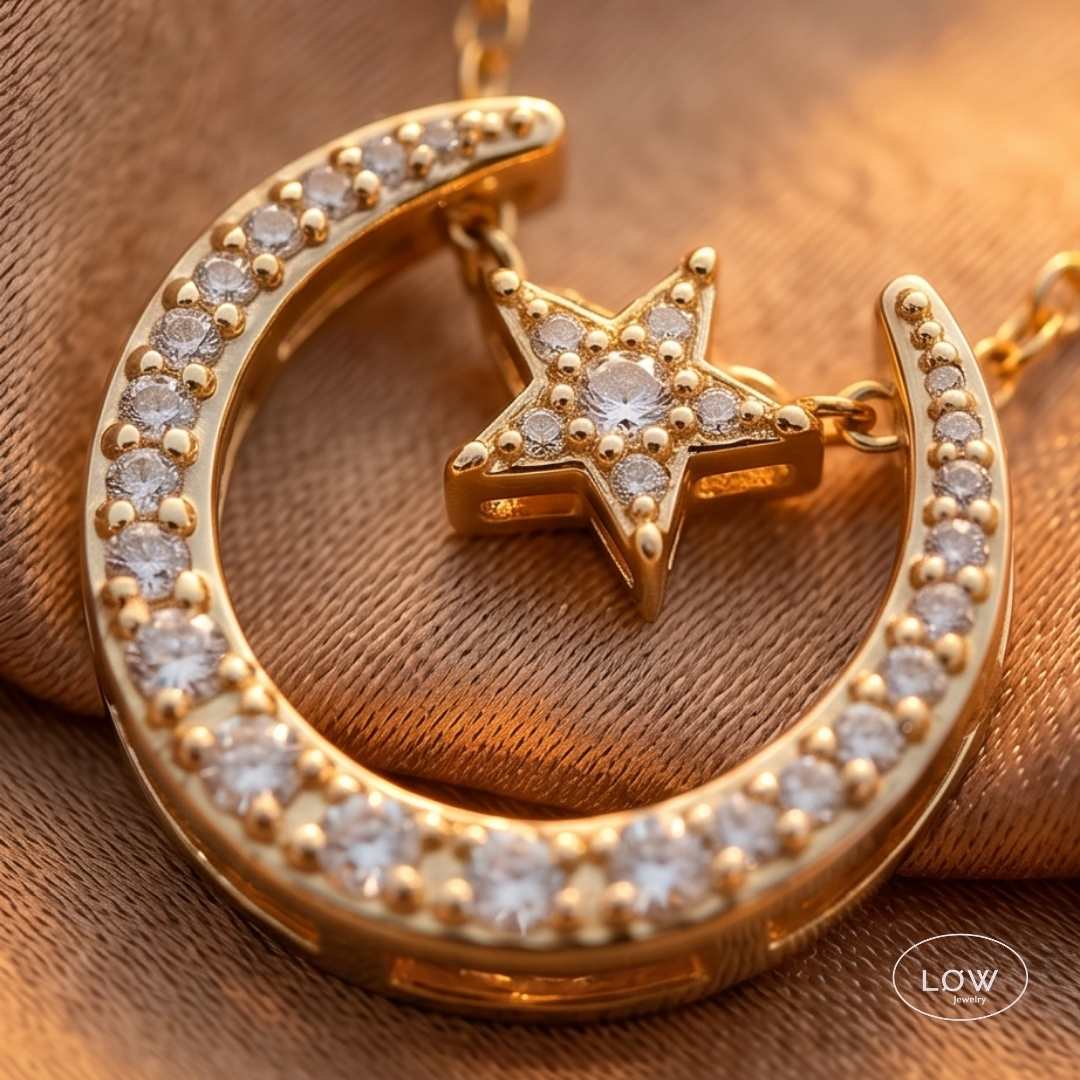 Selene Moon Star Necklace Gold | Måne halskjede dame