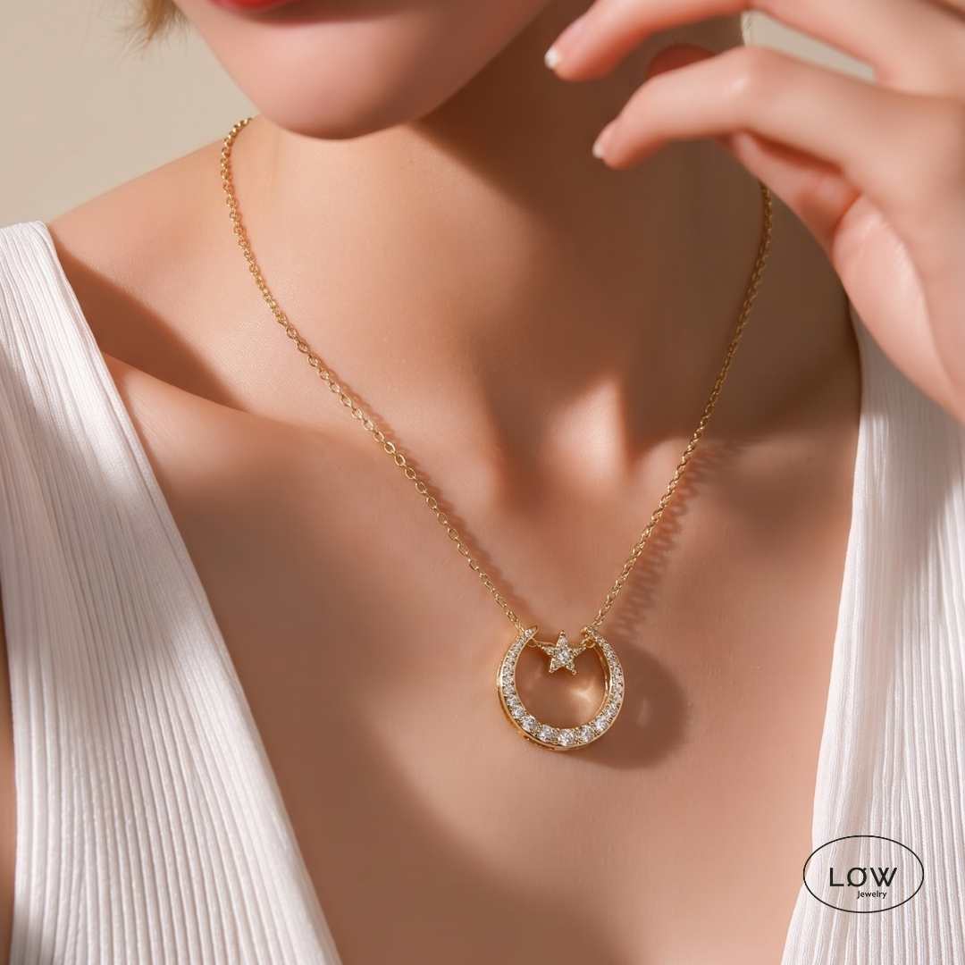 Selene Moon Star Necklace Gold | Måne halskjede dame