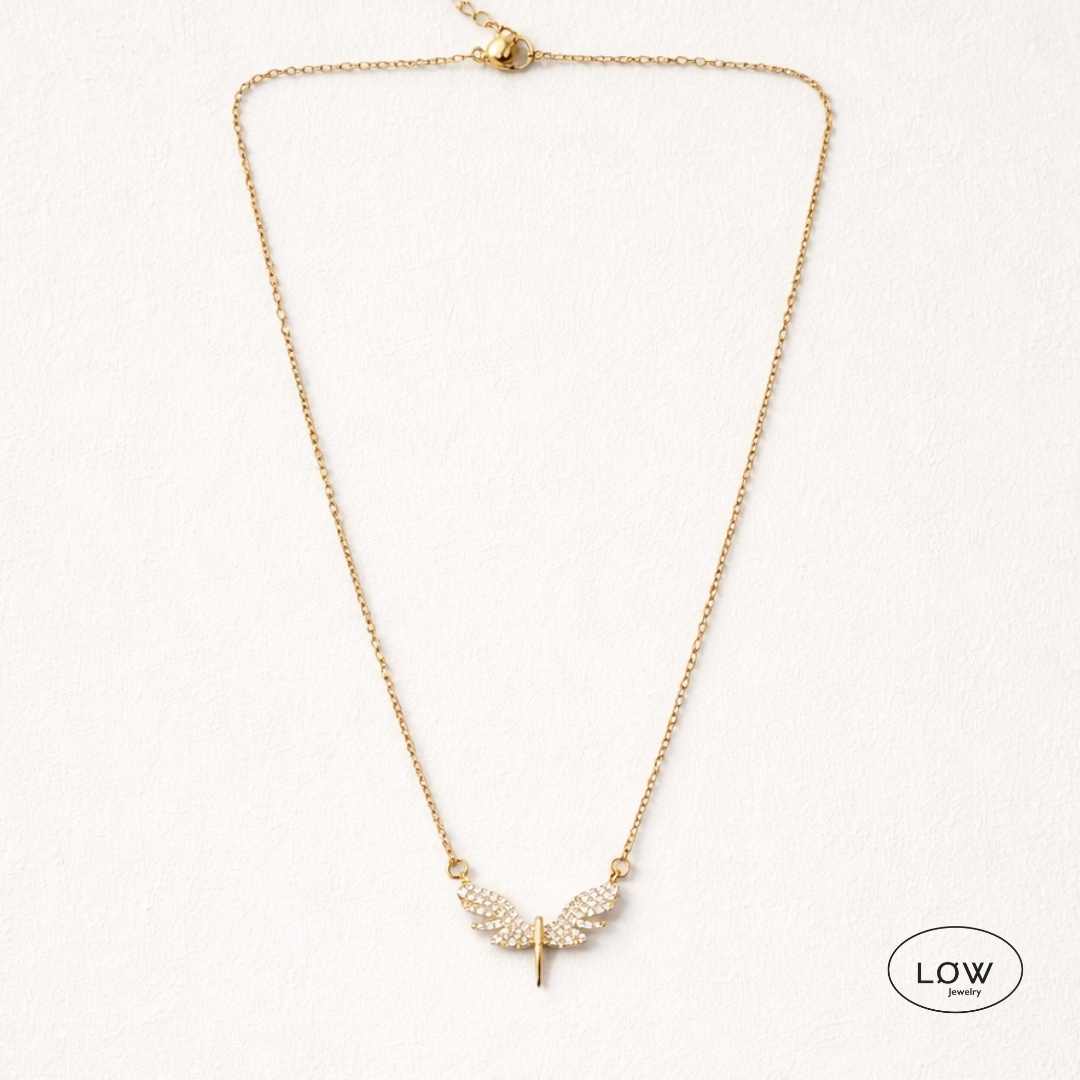 Seraphina Angel Necklace Gold fra LØW Jewelry Halssmykke med engel