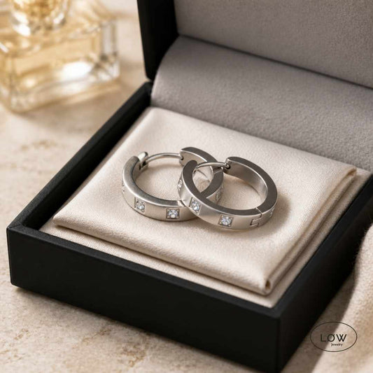 Silver Zircon Huggie Hoop Earrings – sølvfargede hoops