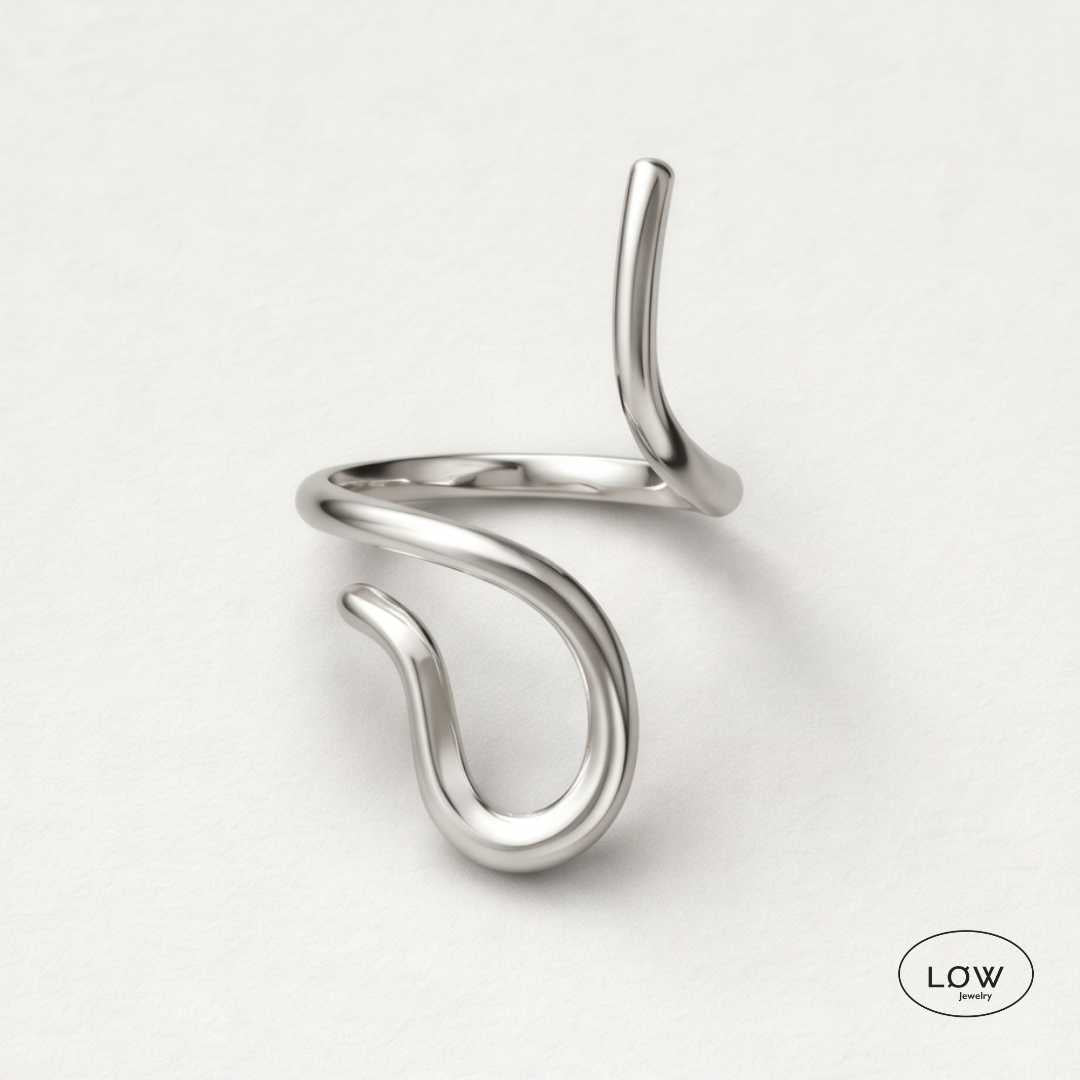 Solea Sculpted Ring Gold fra LØW Jewelry justerbar open ring