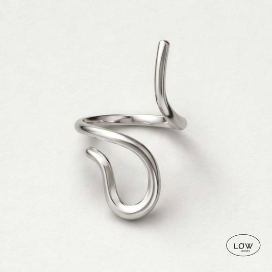 Solea Sculpted Ring Gold fra LØW Jewelry justerbar open ring